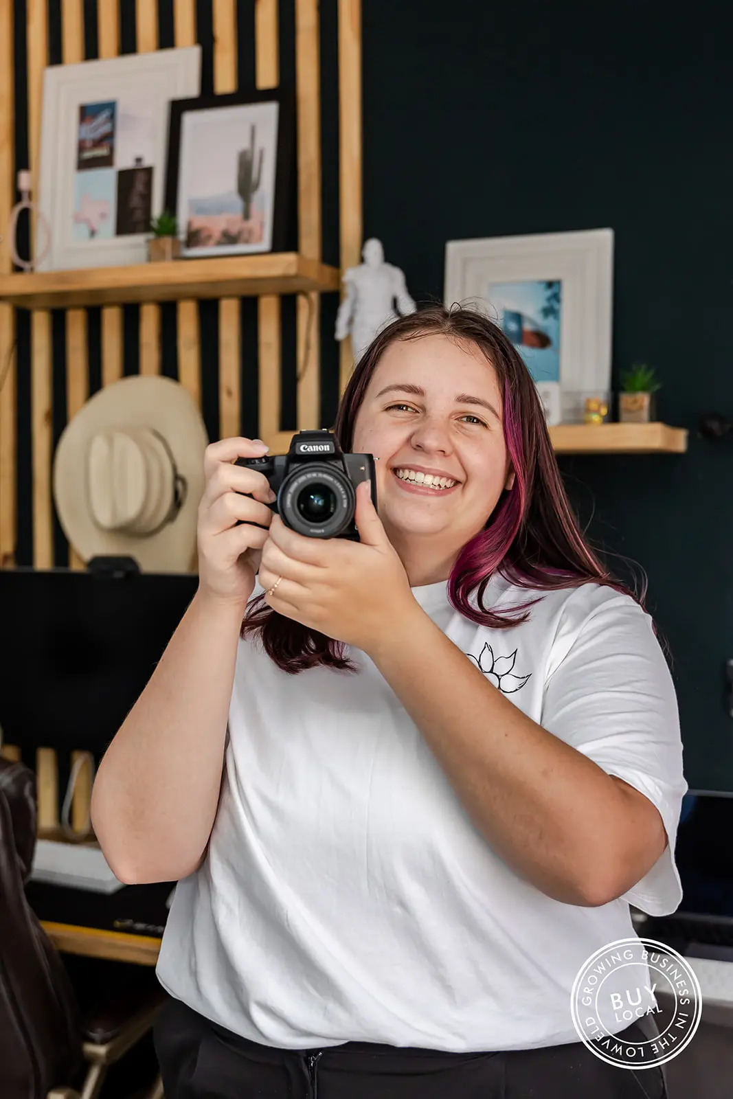 Picture of Tammy holding a camera